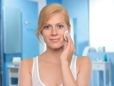 Косметические средства для лечения и ухода за кожей лица